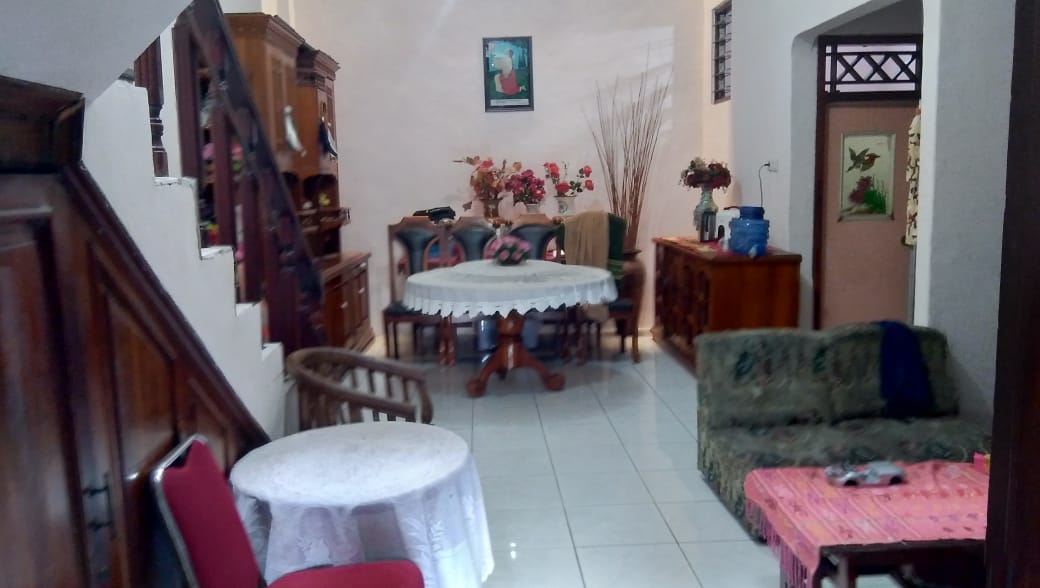 Rumah 2 Lantai Depan Jalan Raya, Daerah Duren Sawit, Jakarta Timur